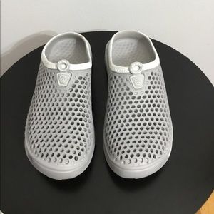 Alffany Mens Gray Slip On Water Clogs